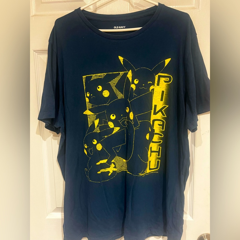 Old Navy Pikachu Men’s Graphic T-Shirt